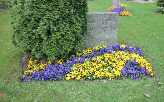 Familiengrab Frühling, Variante B