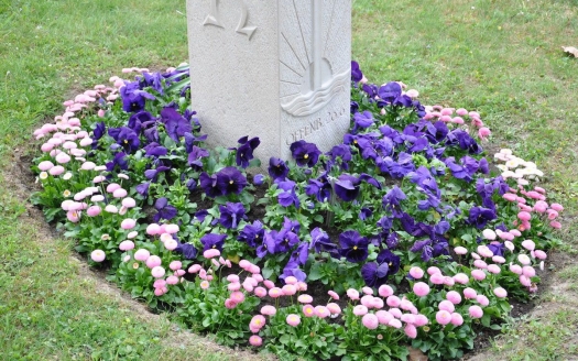 Urnengrab Frühling, Variante B